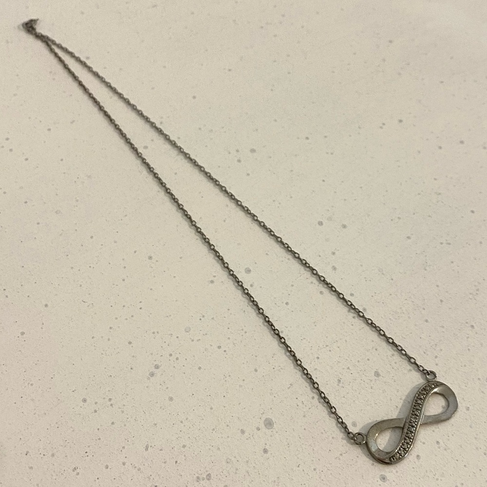 NWOT Bedazzled Infinity Necklace